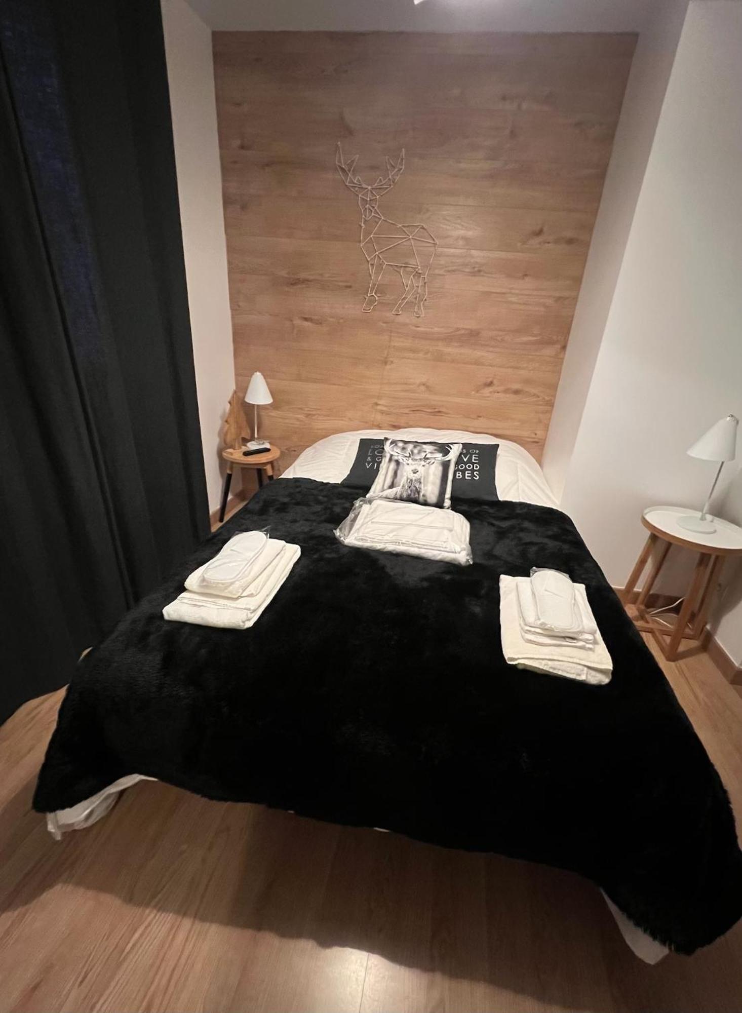 Jaune Genepi - 4 Personnes - 49M2 Et 17M2 Terrasse فالوار المظهر الخارجي الصورة