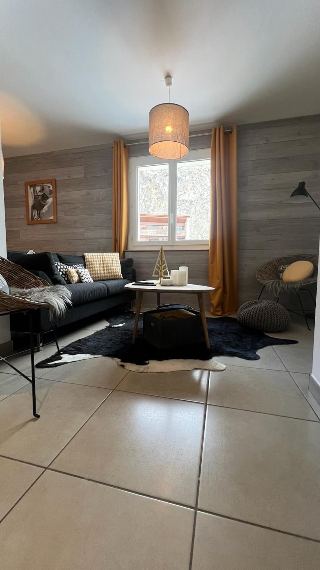 Jaune Genepi - 4 Personnes - 49M2 Et 17M2 Terrasse فالوار المظهر الخارجي الصورة