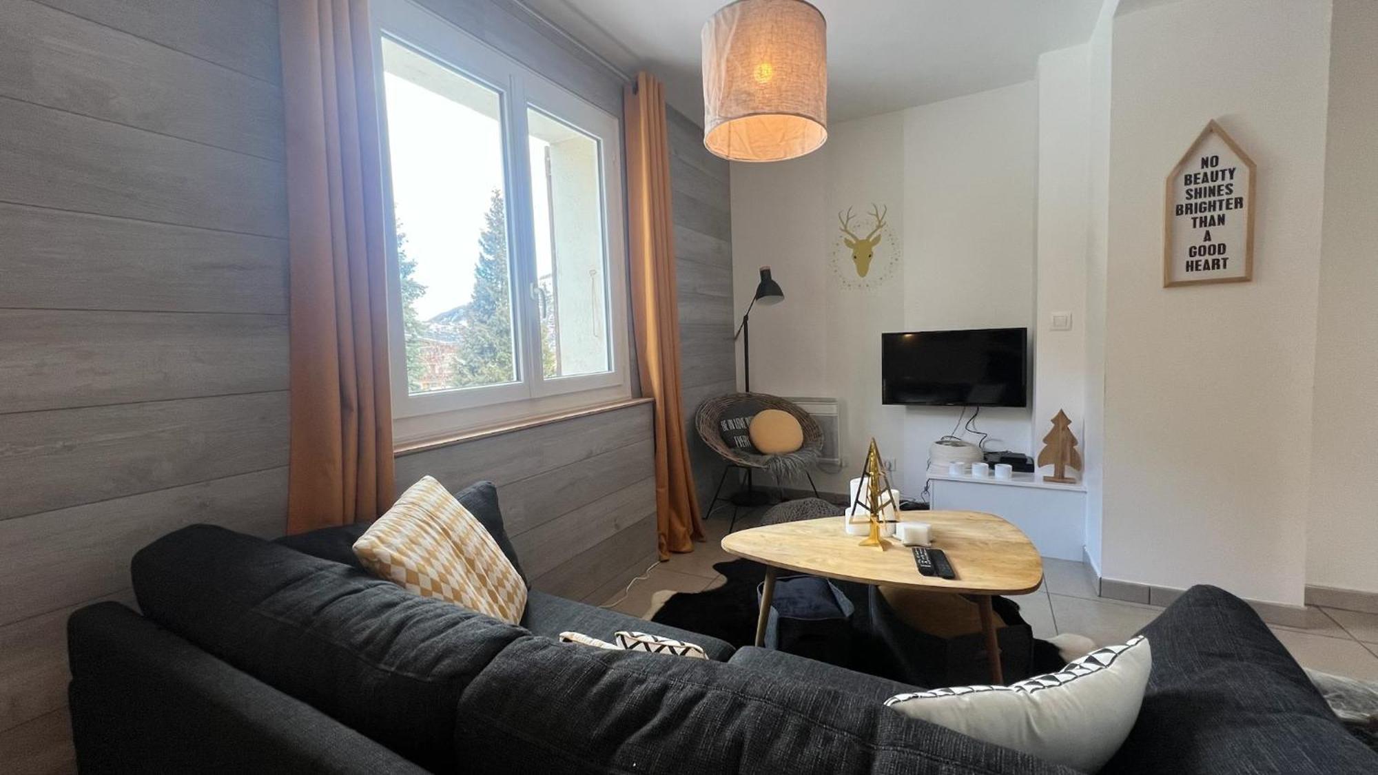 Jaune Genepi - 4 Personnes - 49M2 Et 17M2 Terrasse فالوار المظهر الخارجي الصورة