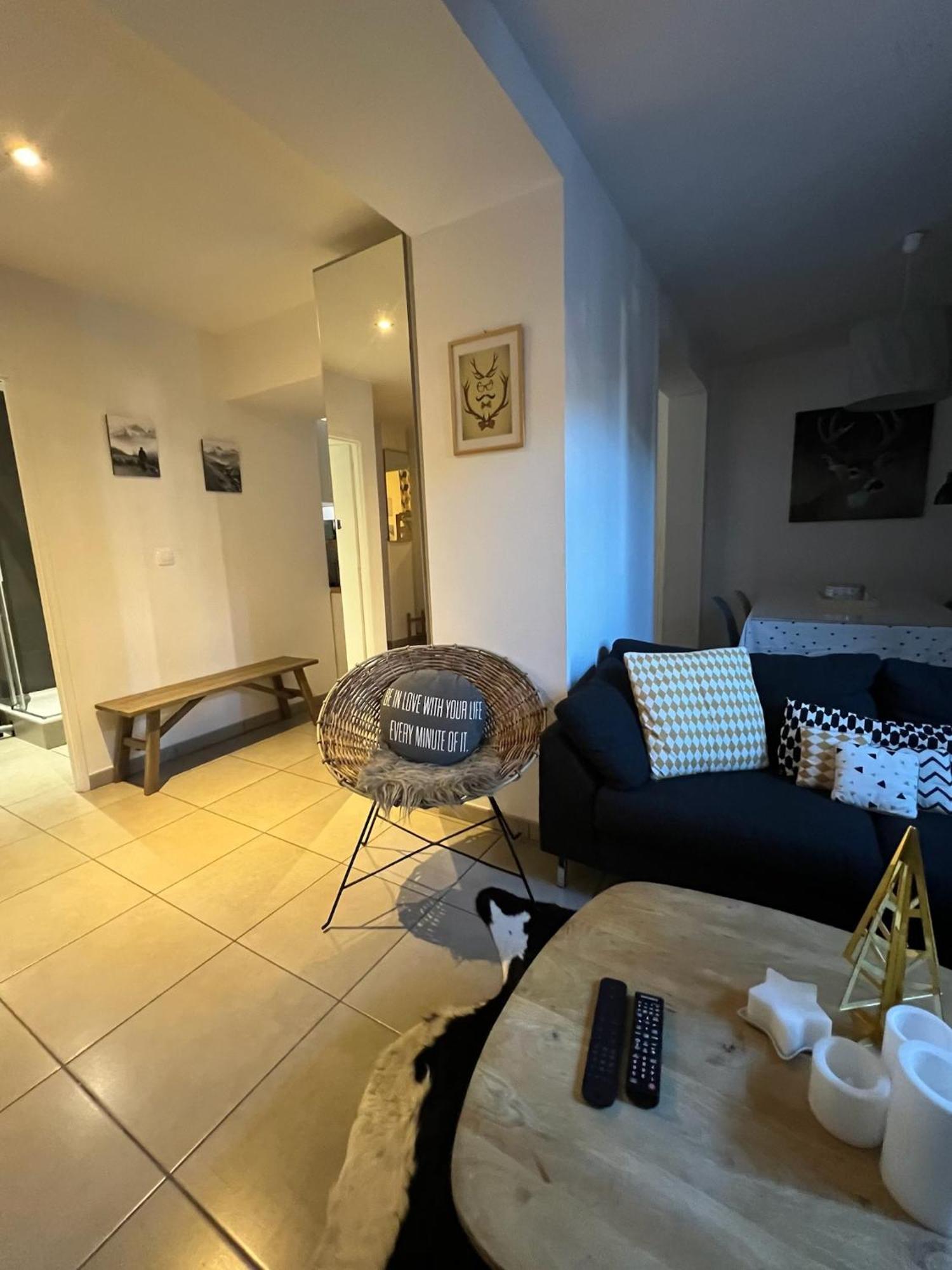 Jaune Genepi - 4 Personnes - 49M2 Et 17M2 Terrasse فالوار المظهر الخارجي الصورة