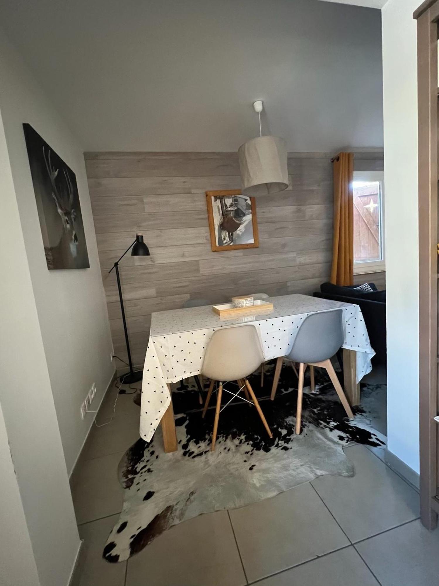 Jaune Genepi - 4 Personnes - 49M2 Et 17M2 Terrasse فالوار المظهر الخارجي الصورة